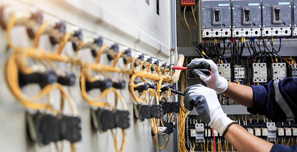 Professional Electrician technician working in Edinburg, IL